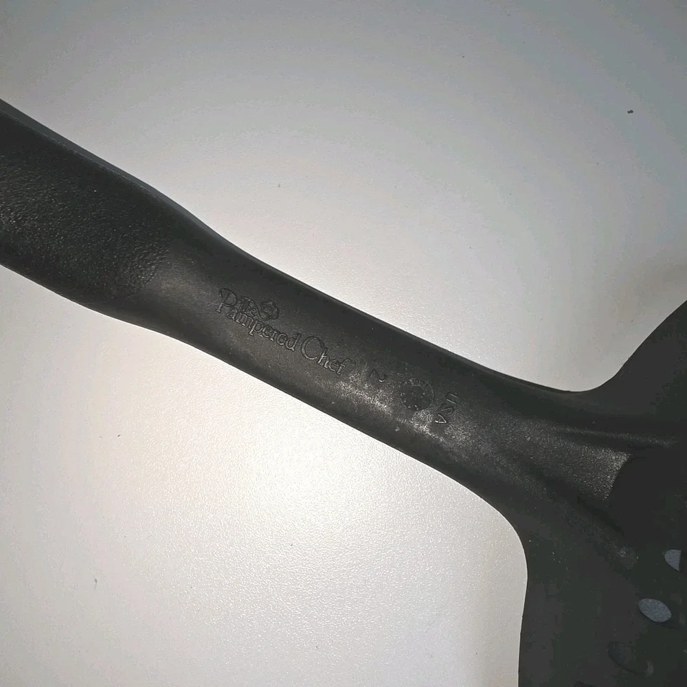 Pampered‎ Chef #1622 Big Scoop & Drain Strainer Plastic Nylon Black